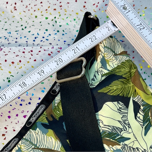 LeSportsac Jungle Animal HUGE Cross-Body Hobo Bag - Picture 10 of 14